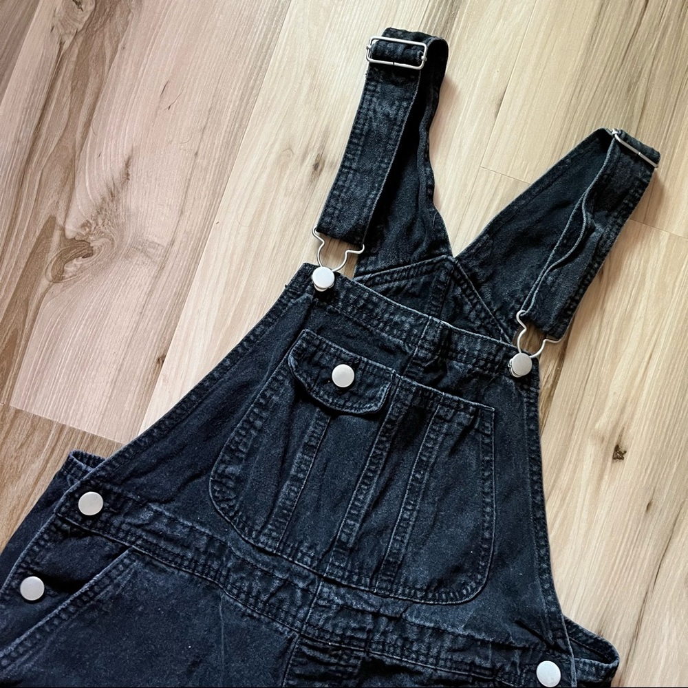 Retro style overalls. - Picture 2 of 6
